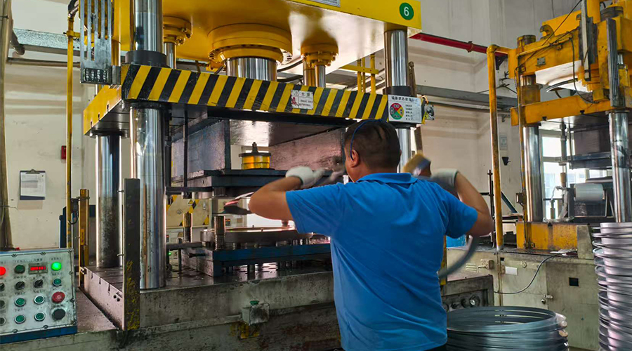 金環(huán)電器的滾筒干衣機(jī)如何適應(yīng)游艇、輪船等特殊海洋環(huán)境，確保高安全性和穩(wěn)定性？