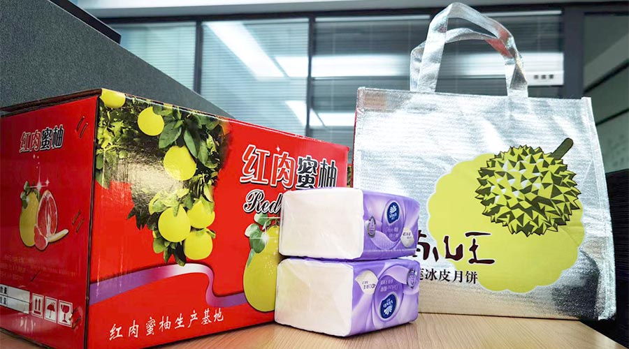 迎中秋 送關(guān)懷！金環(huán)電器給員工們派發(fā)中秋禮包