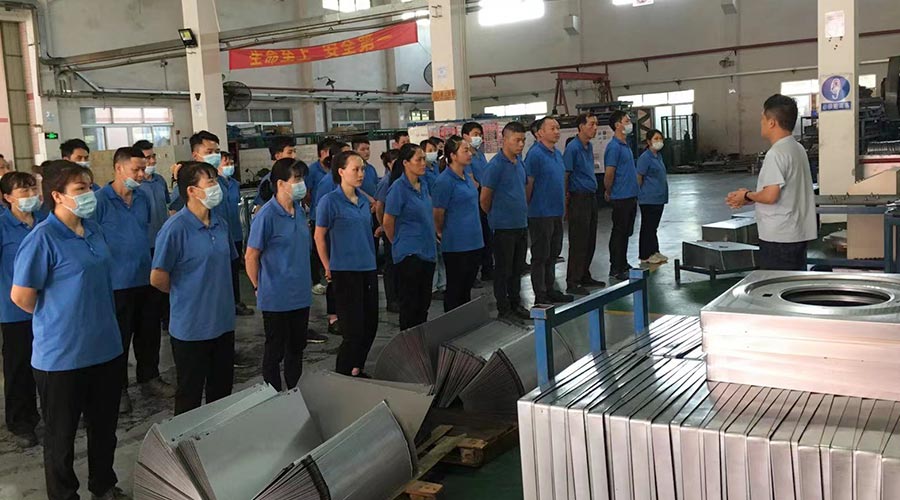 五一放假在即！金環(huán)電器沖壓車間開展早會強(qiáng)調(diào)工作效率