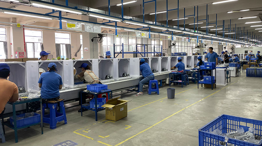 四月訂單高峰，車間繁忙景象