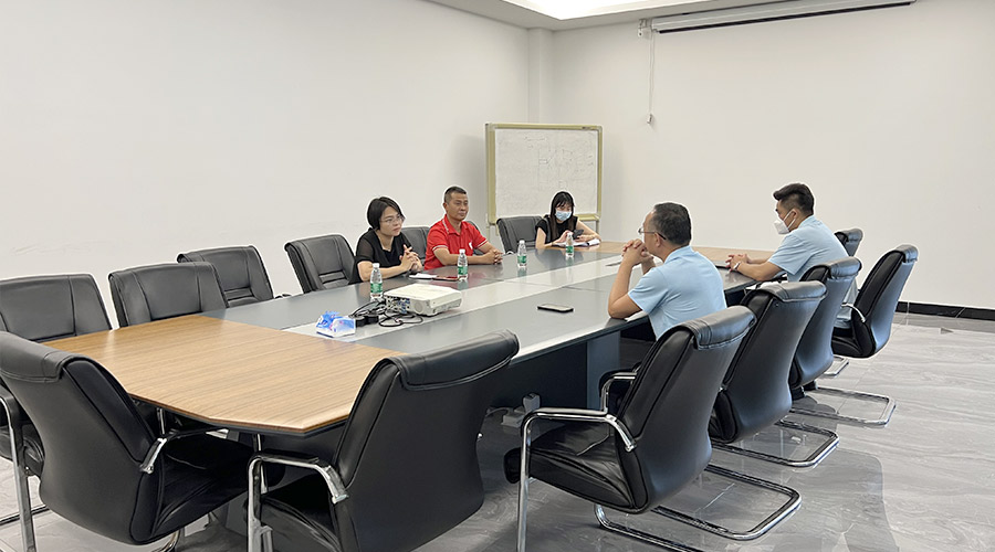 排憂難 提信心！鶴城鎮(zhèn)書記蒞臨金環(huán)電器開展暖企活動